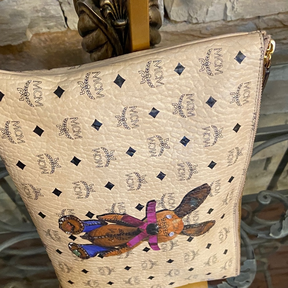 MCM Tan Visetos Rare Rabbit Limited Edition Medium Size Clutch - Picture 3 of 13